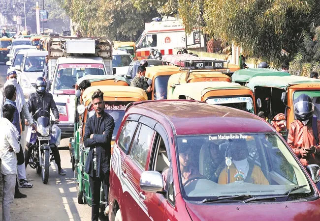 मुरादाबाद: सुरक्षा के नाम पर महानगर में अघोषित कर्फ्यू, फंसे रहे लोग