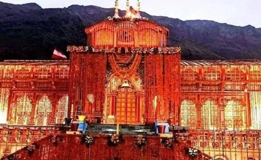 शीतकाल के लिए बंद हुए बदरीनाथ के कपाट, पांच हजार श्रृद्धालुओं ने किये दर्शन