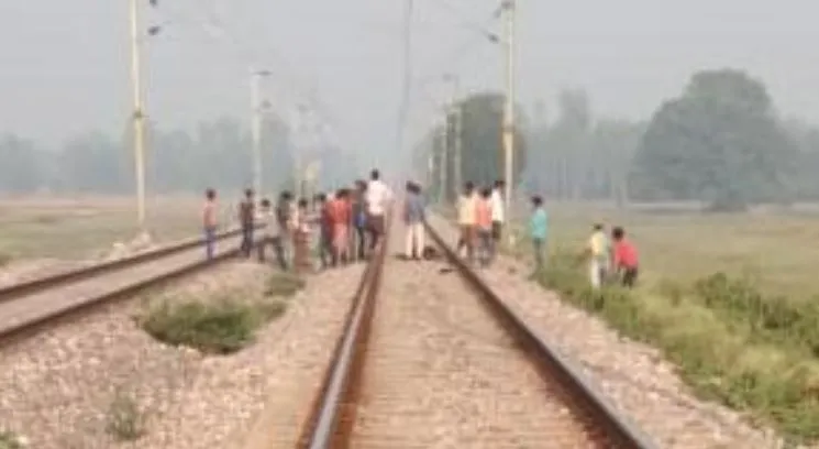बाराबंकी: रेलवे ट्रैक पर मिले प्रेमी युगल के क्षत विक्षत शव