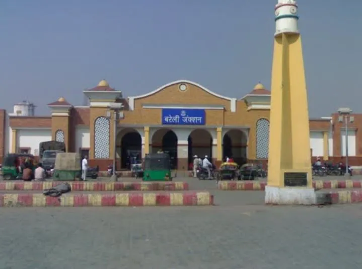 बरेली: बीमार पति को प्लेटफॉर्म तक छोड़ने को लेकर जंक्शन पर हंगामा