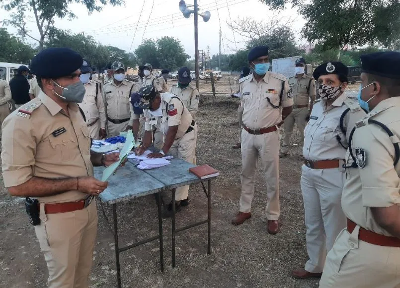 बिहार में मतगणना के बीच पुलिस चौकस, बढ़ाई सुरक्षा