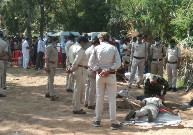 मध्यप्रदेश: बोरवेल में गिरा पांच साल का बच्चा, राहत-बचाव कार्य जारी