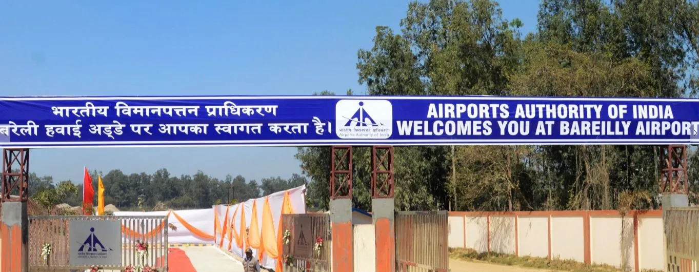 बरेली: हवाईजहाज उड़ने से पहले उछला भूमि विवाद, दो महिलाओं ने मांगी नौकरी