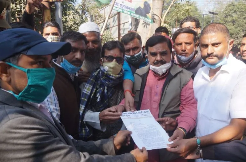 बरेली: कृषि कानूनों के विरोध में कांग्रेसियों का प्रदर्शन, सौंपा ज्ञापन
