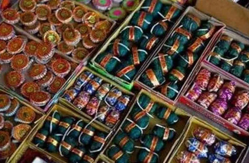 उप्र में पटाखों की बिक्री, उपयोग पर एनजीटी के निर्देशों का पालन करने के आदेश