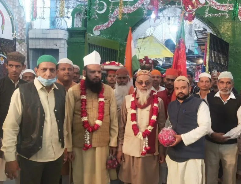 बरेली: शाहदाना वली दरगाह पर पहुंचा गागर का जुलूस