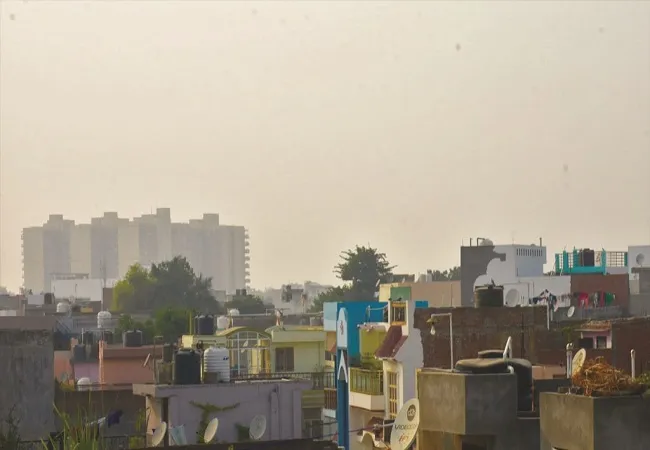 मुरादाबाद: प्रदूषण नियंत्रण यंत्र फेल, चिमनियां उगल रहीं जहर