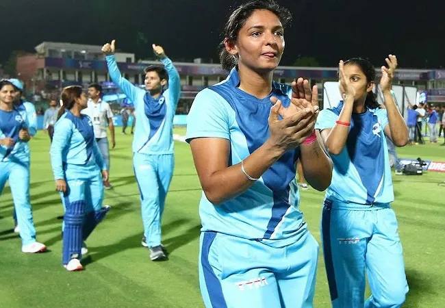 आखिरी ओवरों में न बल्ले से अच्छा खेल सके न गेंद से : हरमनप्रीत