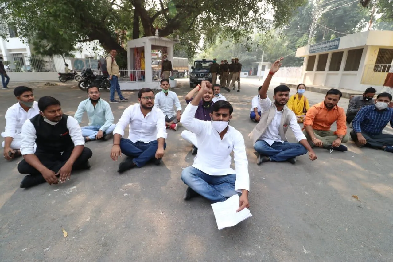 लखनऊ विश्वविद्यालय की प्रवेश परीक्षा में धांधलेबाजी
