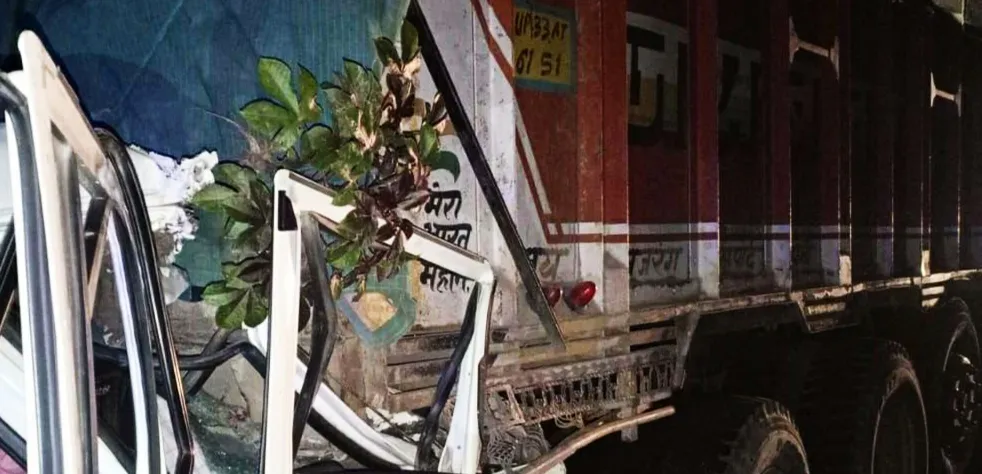 प्रतापगढ़ में भीषण सड़क हादसा, छह बच्चों समेत 14 बारातियों की मौत