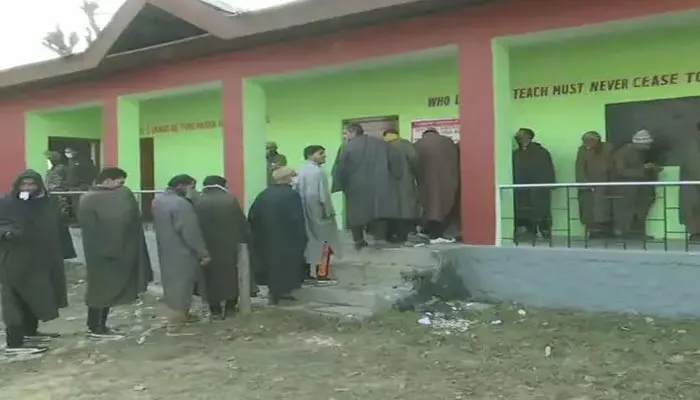 जम्मू-कश्मीर डीडीसी चुनाव: पहले चरण के लिए मतदान जारी