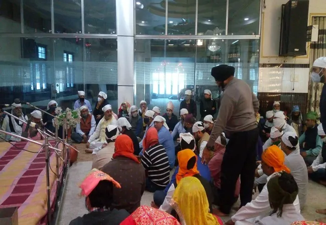 …कोई दुश्मनी नहीं तुझसे, आ गले लग जा