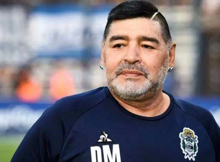 फुटबॉल के एक युग का अंत, नहीं रहे डिएगो माराडोना