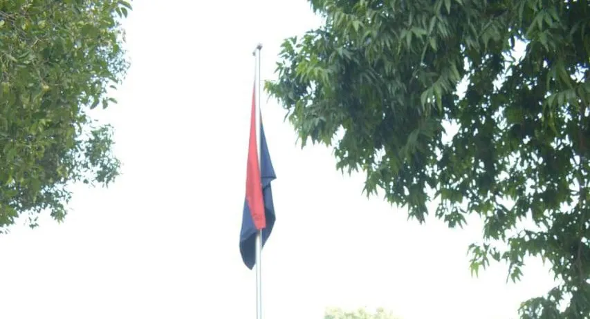 अयोध्या/पुलिस झंडा दिवस : पुलिस ने अपनी पहचान, झंडे को किया सैलूट