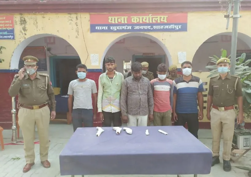 शाहजहांपुर: पुलिस ने मुठभेड़ के बाद पांच पशु तस्कर किए गिरफ्तार
