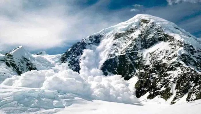 कुपवाड़ा में हिमस्खलन, एक जवान शहीद, दो घायल