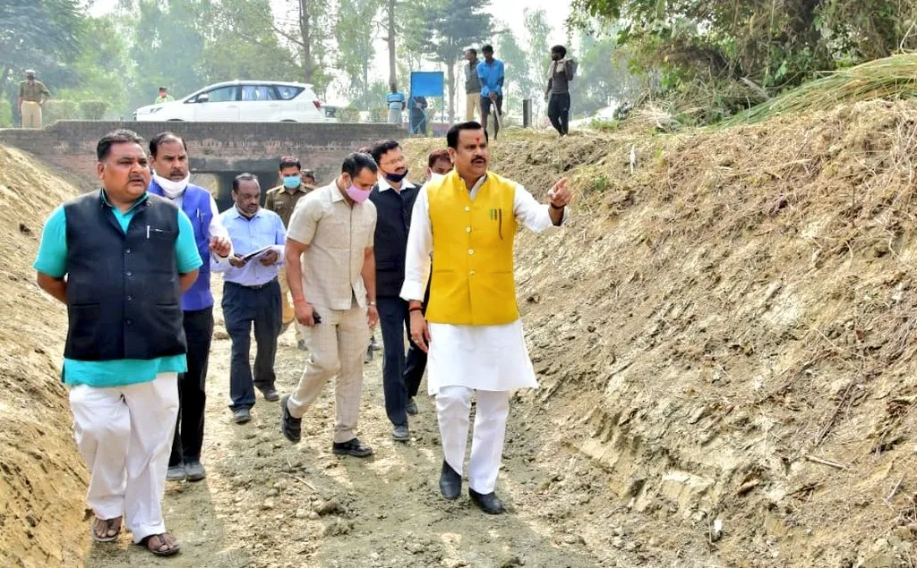 बाराबंकी: प्रतापगंज रजबहा नहर का जलशक्ति मंत्री ने किया निरीक्षण