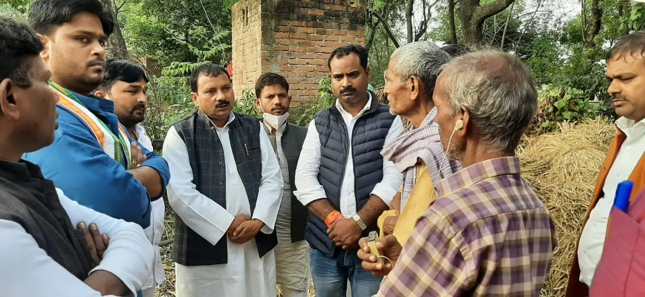 अयोध्या: दलित रेप पीड़िता व परिजनों से मिला कांग्रेस प्रतिनिधि मंडल