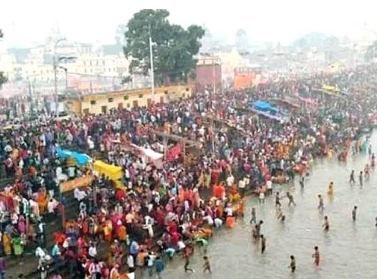 कड़ी सुरक्षा के बीच अयोध्या की प्रसिद्ध चौदह कोसी परिक्रमा शुरू