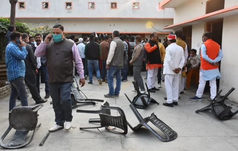 बरेली: खनन पर भाजपा पार्षद और चौकी इंचार्ज में मारपीट