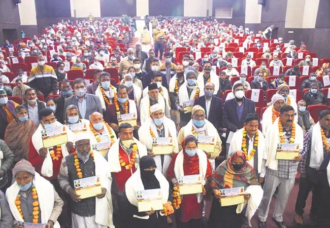 मुरादाबाद : चौधरी चरण सिंह के बताएं मार्ग पर चलकर आगे बढ़ें किसान