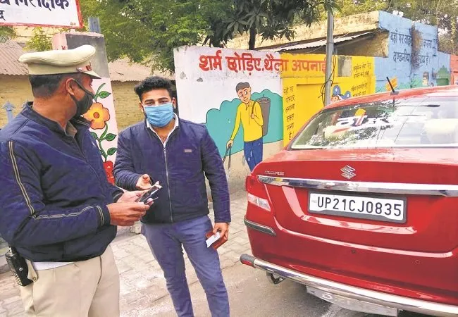 मुरादाबाद: जाति सूचक शब्द लिखे 180 वाहनों के काटे चालान