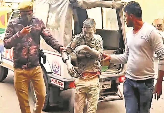 मुरादाबाद : एसएसपी आवास के बाहर युवक ने खुद को लगाई आग, हालत गंभीर