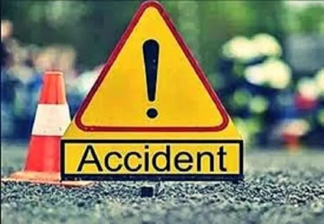 संभल: अज्ञात वाहन की टक्कर से बाइक सवार तीन लोगों की मौत, मचा कोहराम