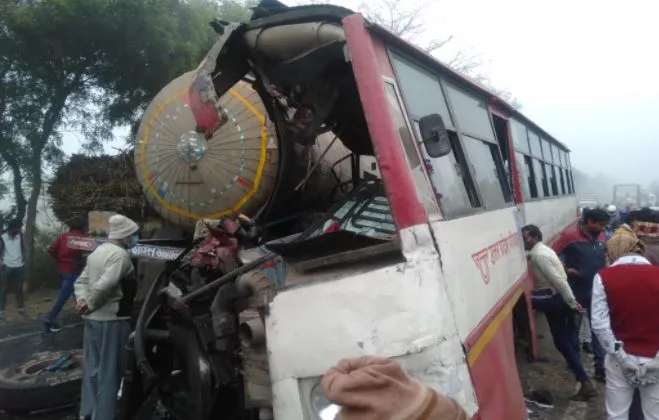 संभल: कोहरे के कारण भीषण सड़क हादसा, सात की मौत, दो दर्जन से ज्यादा घायल