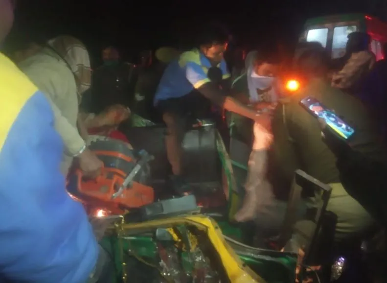 रोडवेस बस ने ऑटो में मारी टक्कर, छह लोगों की मौत, योगी ने जताया दुख