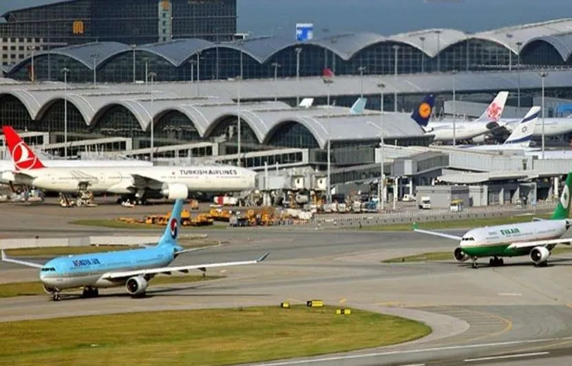 लखनऊ: अमौसी एयरपोर्ट पर नए लाउंज का उद्घाटन