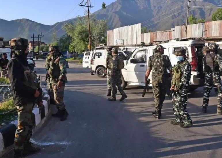 जम्मू-कश्मीर: पुलवामा में अल-बद्र के चार आतंकवादी गिरफ्तार