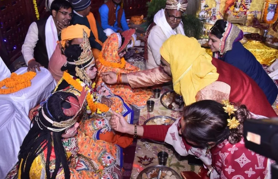 अयोध्या: विवाह के बाद राम कलेवा से गुलजार रही राम नगरी