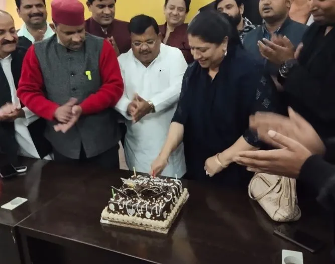 लखनऊ: प्रसपा महिला प्रदेश अध्यक्ष शम्मी वोहरा का मनाया गया जन्मदिन