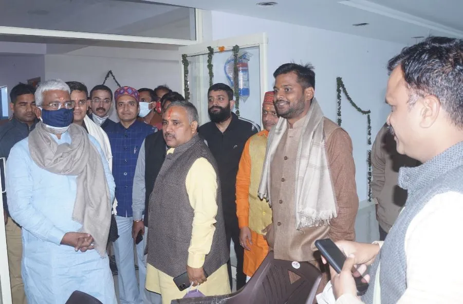 बरेली: प्रत्येक मंडल प्रभारी से तीन-तीन मिनट तक पूछा नाम और काम