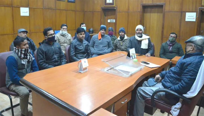 बरेली: छात्र नेता की गुंडई से नाराज शिक्षकों ने प्राचार्य का घेराव किया