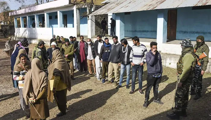 जम्मू कश्मीर में डीडीसी की 280 सीटों के लिए मतगणना जारी