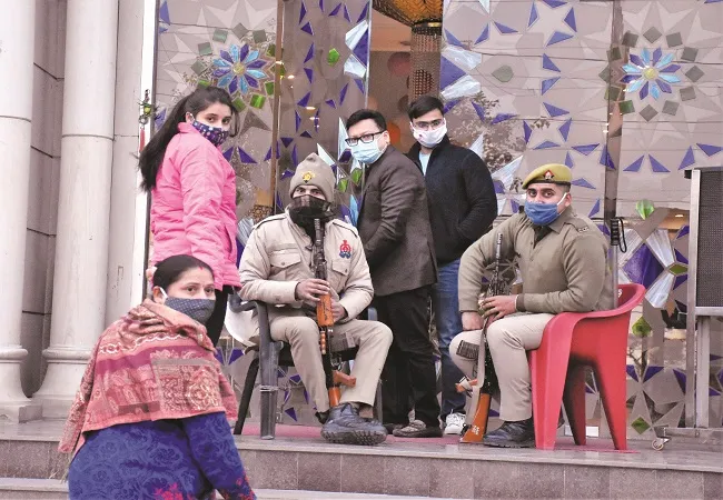 मुरादाबाद: आयकर टीम की 15 घंटे तक चली जांच, कई दस्तावेज जब्त