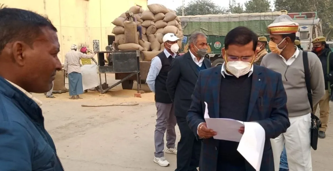 अयोध्या: डीएम ने धान क्रय केंद्रों का किया निरीक्षण