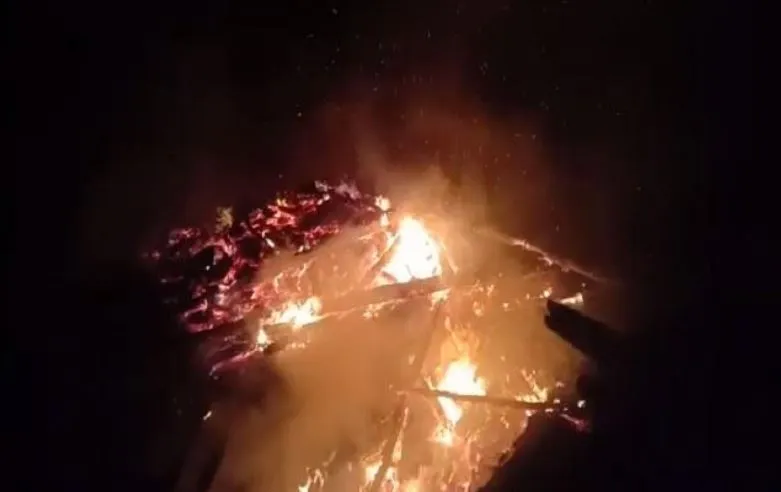 बांदा: घर में आग लगने से महिला और उसके तीन बच्चे जिंदा जले