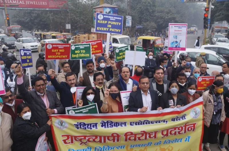 बरेली: हड़ताल पर रहे 350 अस्पतालों के 1000 चिकित्सक