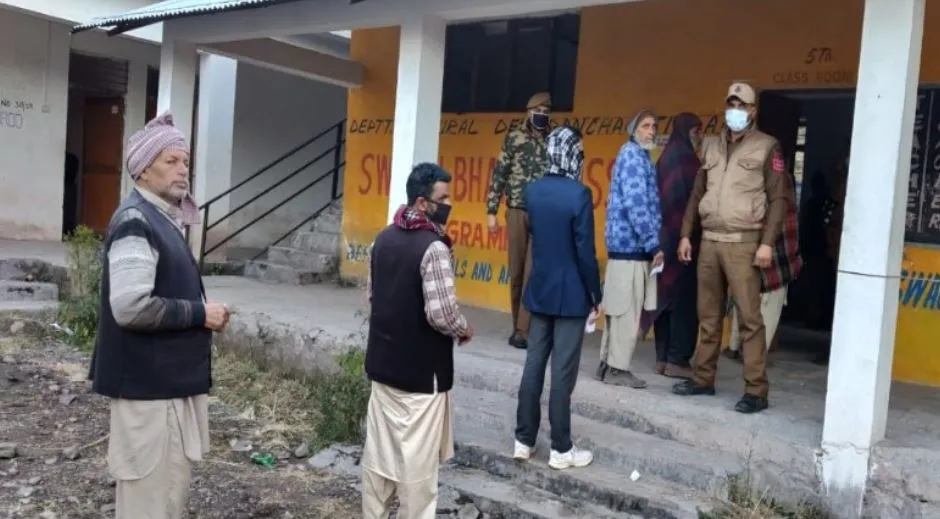 जम्मू-कश्मीर: डीडीसी चुनाव के तीसरे चरण के लिए मतदान जारी