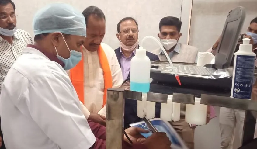 त्रिलोकपुर: कर्नाटक के पशुधन मंत्री प्रभु चौहान ने किया चकगजरिया का दौरा