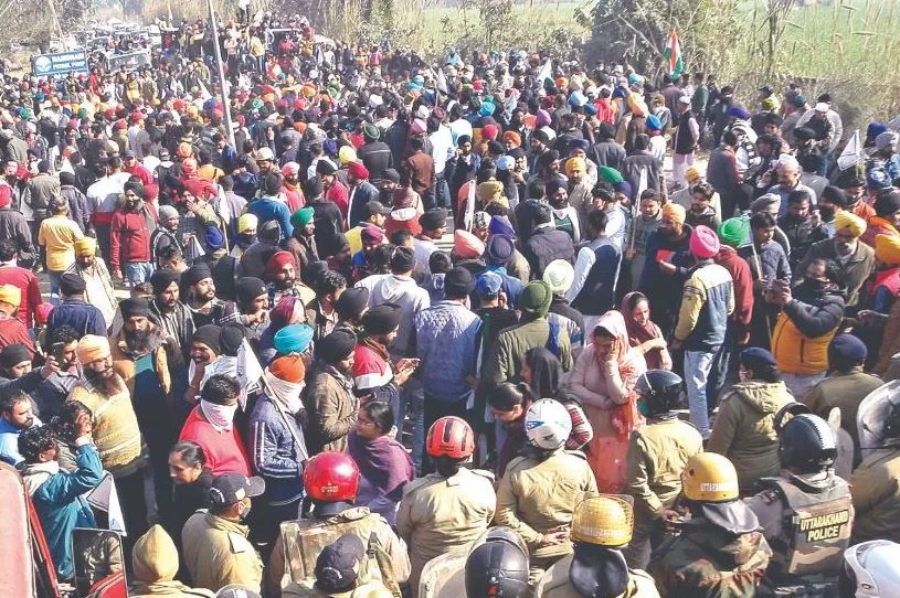 उधम सिंह नगर: पुलिस के इंतजाम फेल, बेरिकेडिंग तोड़ हजारों किसान दिल्ली रवाना