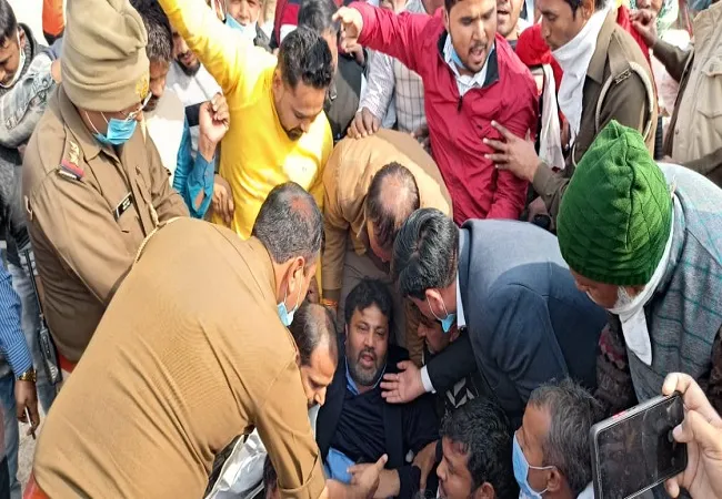 अमरोहा: सपा की बाइक यात्रा पर पुलिस का पहरा, कमाल अख्तर को पुलिस ने किया गिरफ्तार