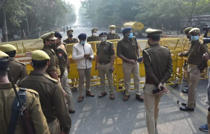 लखनऊ: किसान यात्रा से पहले अखिलेश यादव नजरबंद, आसपास का इलाका सील