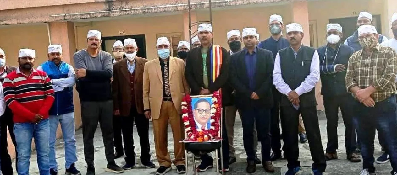 लखनऊ: पदोन्नति में आरक्षण का बिल लटकाकर किया जा रहा है अपमानि​त
