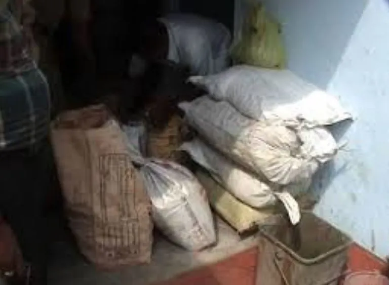 महोबा में बड़ी संख्या में विस्फोटक बरामद, तीन गिरफ्तार