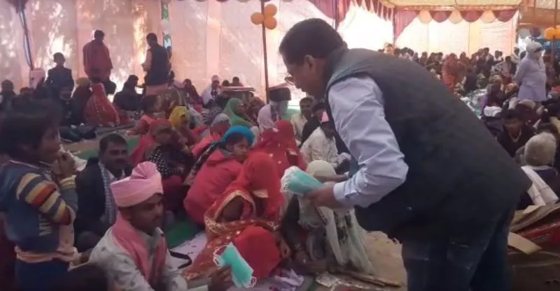 बांदा: सात नहीं आठ वचनों के साथ संपन्न हुआ सामूहिक विवाह, 29 जोड़ों ने थामा एक-दूसरे का हाथ