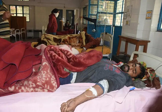 मुरादाबाद: कोहरे के कारण कई गाड़ियां आपस में टकराई, दो की मौत, आठ घायल
